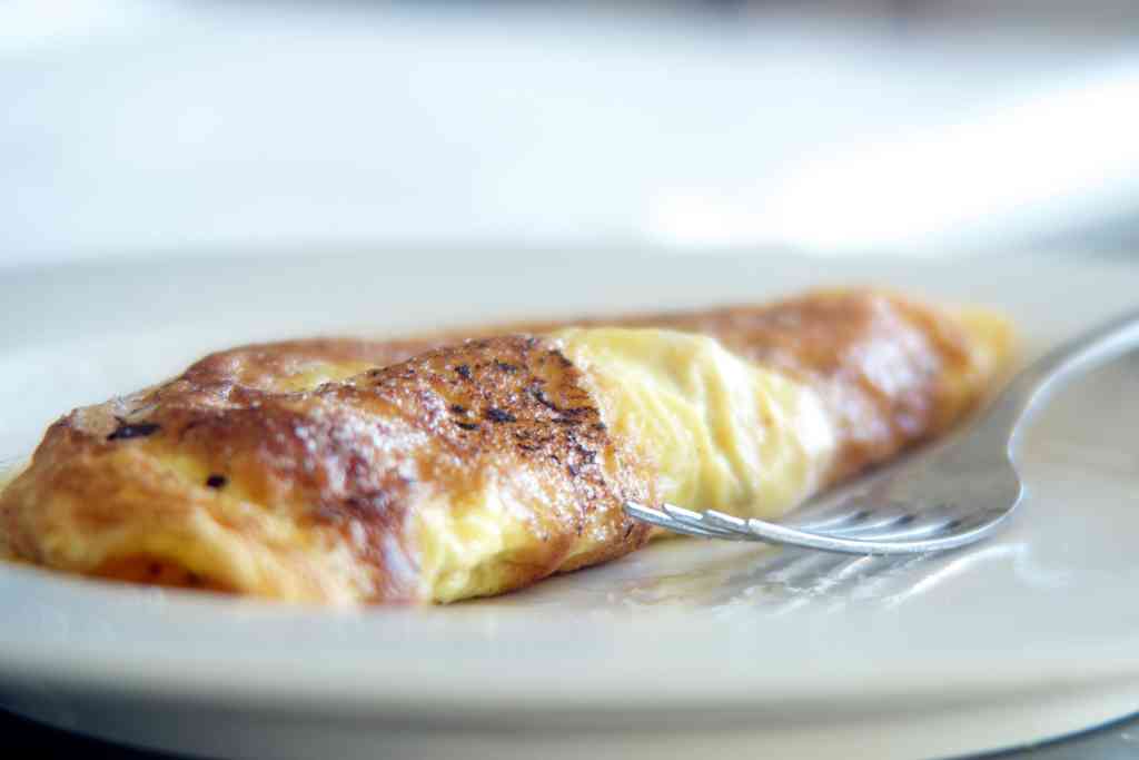 Omelette au brocciu et à la menthe