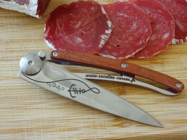 Deejo, le couteau personnalisable